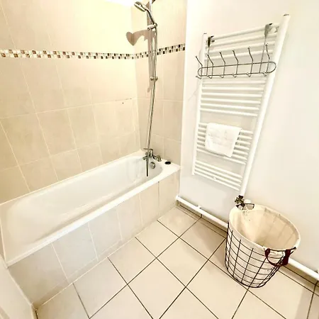 Modern Family - Disneyland Paris Apartment Montevrain