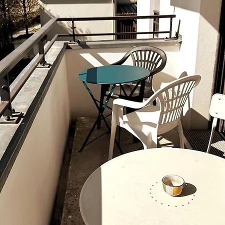 Modern Family - Disneyland Paris Apartment *