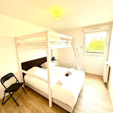 Modern Family - Disneyland Paris Apartment