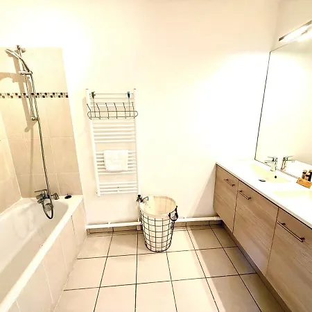 Modern Family - Disneyland Paris Apartment